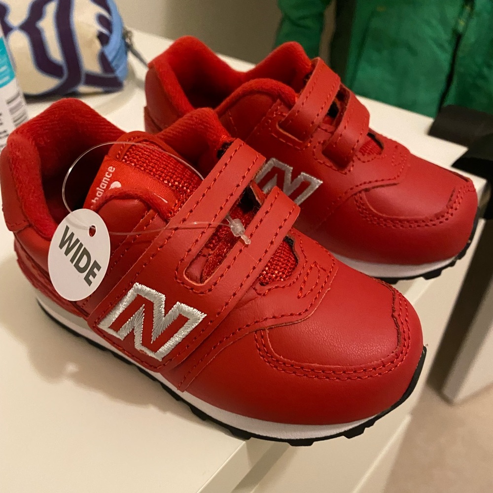 Not available sorry! Brand new New Balance toddler shoes